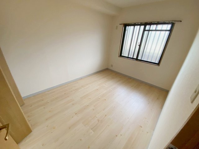 宝塚彩悠館の洋室|ゆったりした洋室です