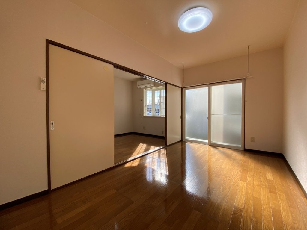 センチュリーハウス津志田Aの洋室