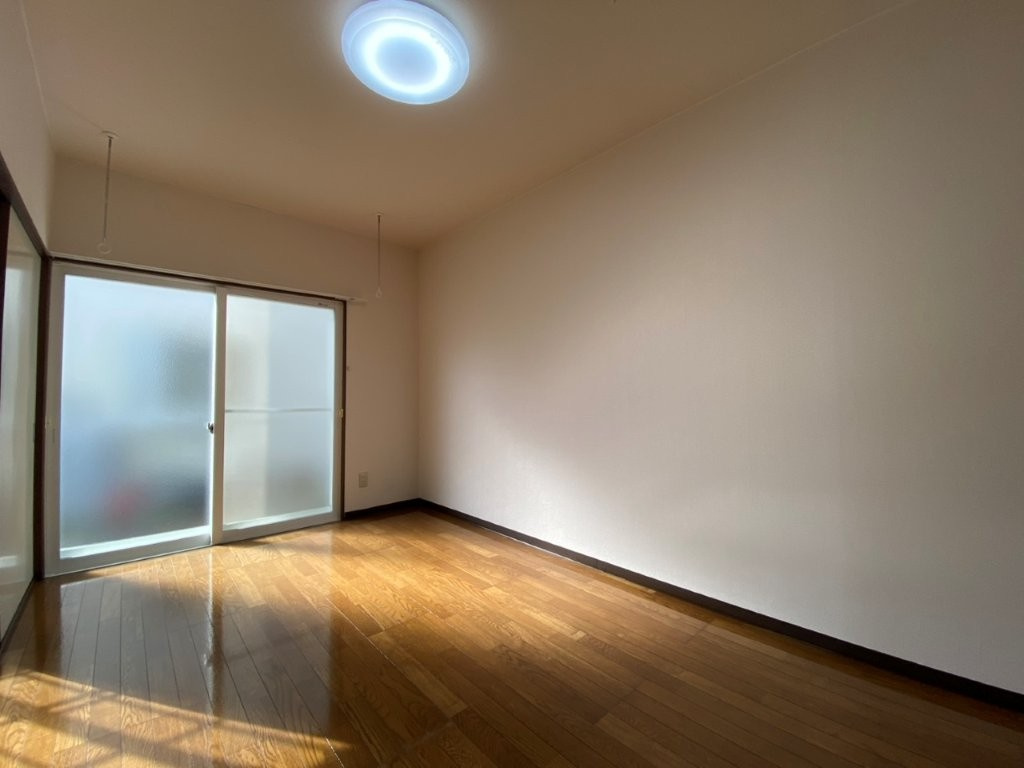 センチュリーハウス津志田Aの洋室