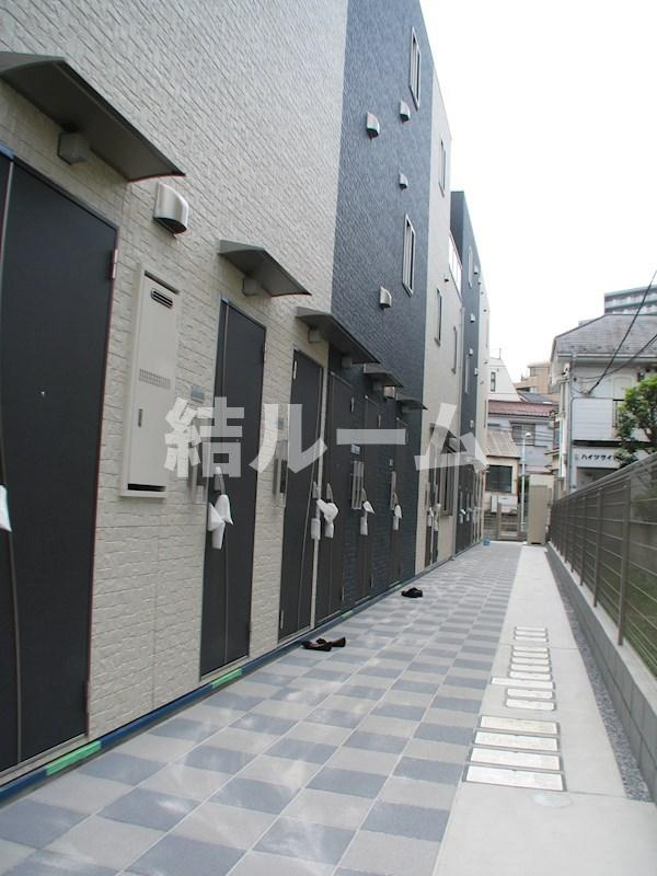 板橋区前野町５丁目のアパートのエントランス