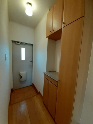 ジョーンティーヴィラ　　刈谷市近郊の賃貸はクラスホーム刈谷店の玄関|収納もある玄関です