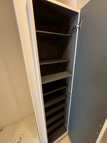 大阪市福島区吉野３丁目の賃貸マンションの収納