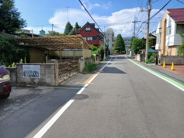 東松山市松山町1丁目　古家付土地133坪の前面道路含む現地写真|東側幅員約6.9ｍ公道に約11.2ｍ接道
