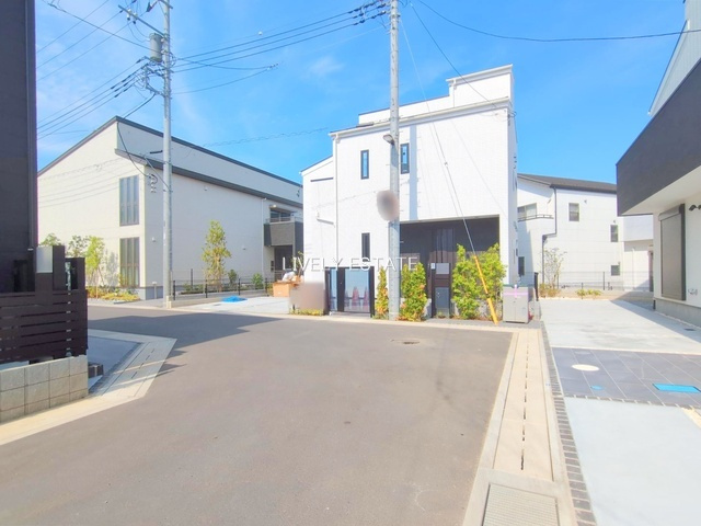 草加市花栗3丁目 新築分譲住宅 全9棟 1号棟の前面道路含む現地写真