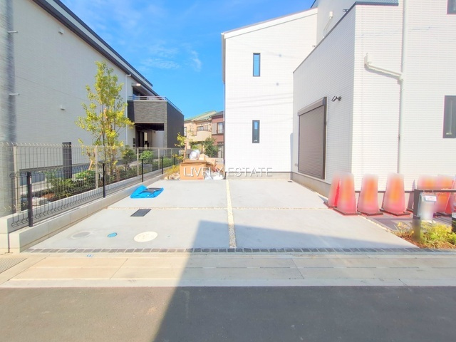 草加市花栗3丁目 新築分譲住宅 全9棟 1号棟の駐車場