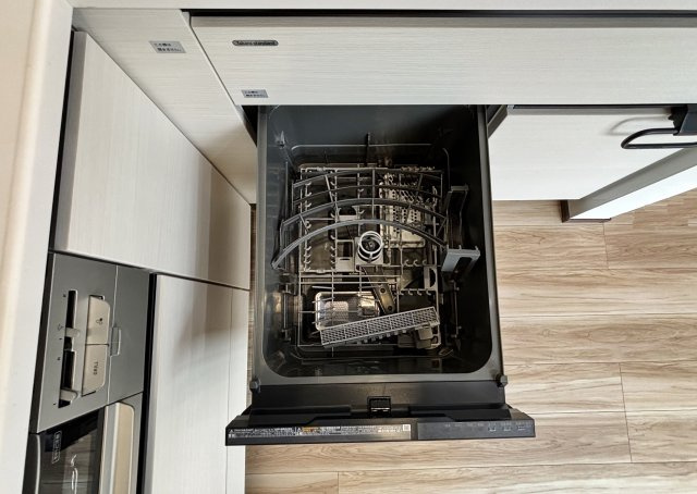 板橋区西台2丁目 限定1棟のその他|食後の片づけに便利な食器洗乾燥が標準装備です