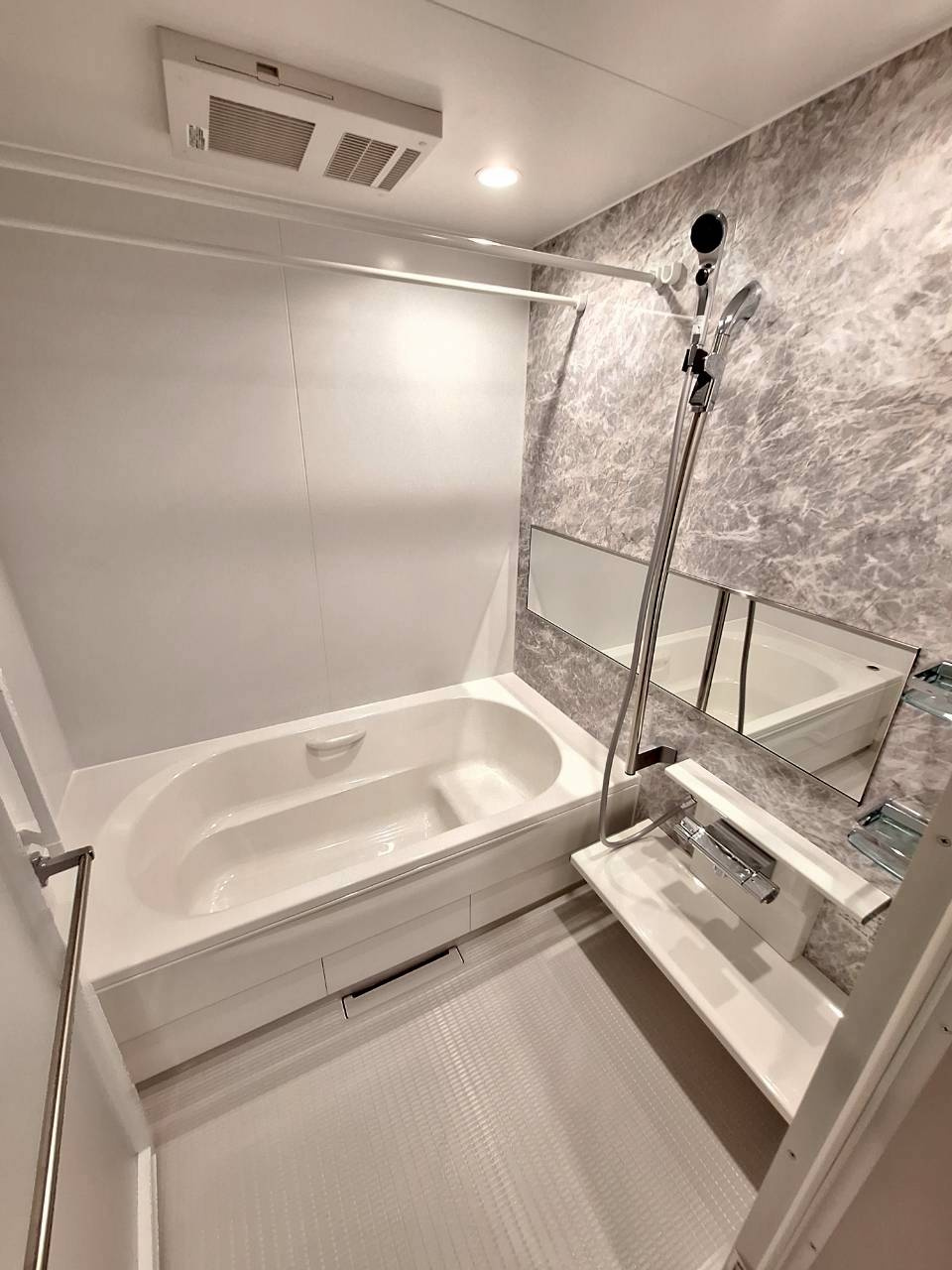 Ｅｄｅｌ　Ｈｅｉｍ　エーデルハイムの浴室|追い炊き付