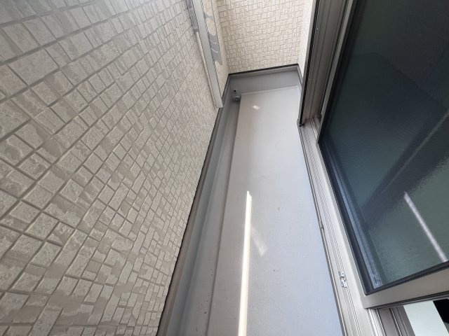 神戸市須磨区前池町５丁目のアパートのバルコニー