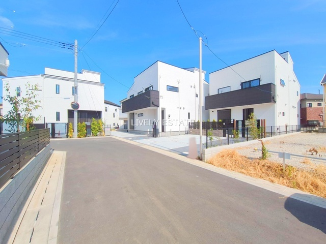 草加市花栗3丁目 新築分譲住宅 全9棟 3号棟の前面道路含む現地写真