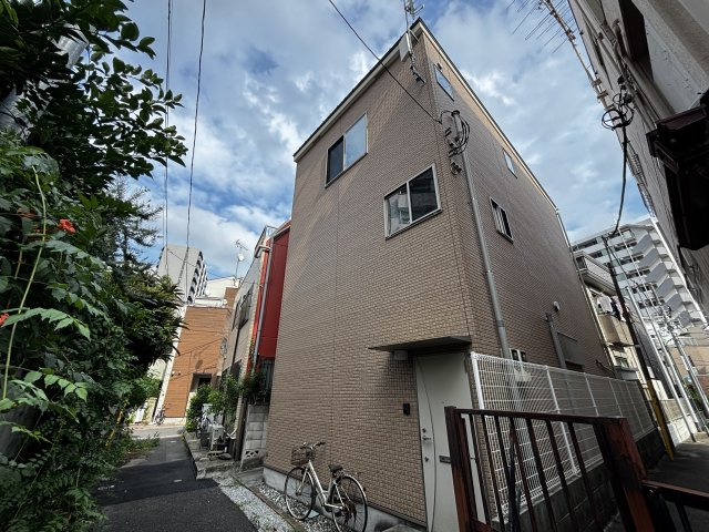 岡田様方貸室の外観