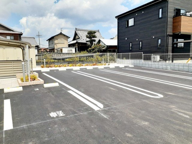 レジェンドの駐車場