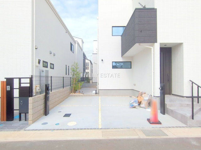 草加市花栗3丁目 新築分譲住宅 全9棟 4号棟の駐車場