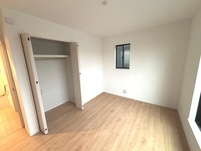 【洋室】 | 【Heartfull Town】小平鈴木町１丁目２期 | 二面採光の居室は明るく解放感のある空間が誕生します。