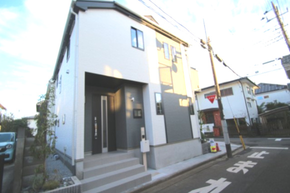 【外観】 | 【Heartfull Town】小平鈴木町１丁目２期 | 南道路で日当たり良好！明るい陽射しが差し込み、開放感のある心地よい空間が広がります♪
