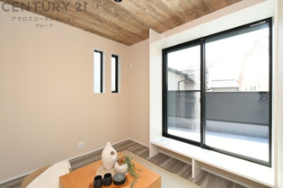 【同社施工例】日照が豊富で明るく、自然光を取り入れることができる。温暖な気候を活かし、冬季の暖房負荷を軽減。植物の育成や乾燥衣類の自然乾燥に適しています。眺望が良く、開放感があります。