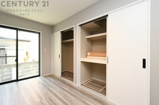 【同社施工例】寝室…リラックスできるプライベート空間で、快適な睡眠をサポート。個人の好みに合わせたインテリアや寝具で心地良さを追求。プライベートな時間を過ごし、リフレッシュする場所におすすめです。