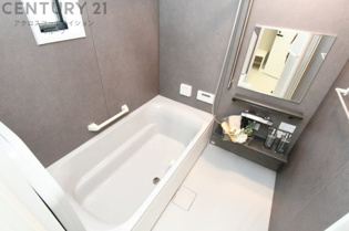 【同社施工例】気密性と断熱性に優れ、外気の影響を受けにくく、浴室内の温度を一定に保ちやすいです。特に冬場は、暖房効率が高まり、快適なバスタイムを過ごせます。