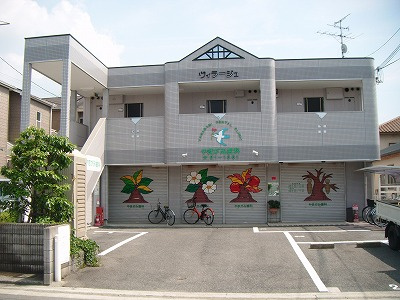 【駐車場】 | ヴィラージュ | 外観写真（昼）