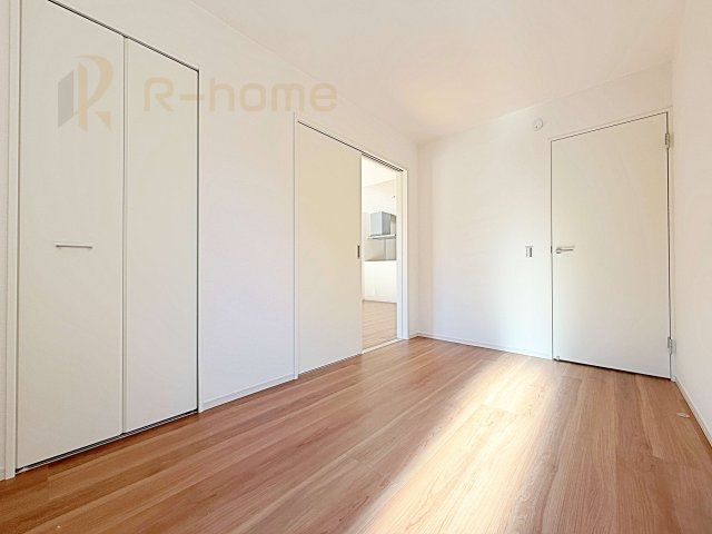 龍ケ崎市城ノ内8期　新築戸建て　1号棟の洋室|リビング隣接の洋室はゲストルーム、キッズスペースとしても利用可能♪