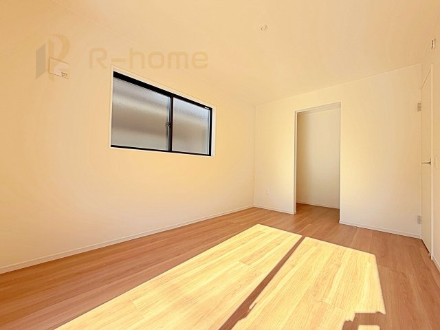 龍ケ崎市城ノ内8期　新築戸建て　1号棟の洋室|収納便利なウォークインクローゼット付きの洋室♪
明るく風通しの良いお部屋です♪
