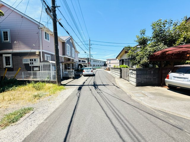 東松山市松山町1丁目 古家付土地168坪の前面道路含む現地写真|北側約5.2ｍ公道に約13ｍ接道