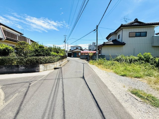 東松山市松山町1丁目 古家付土地168坪の前面道路含む現地写真|北側約5.2ｍ公道に約13ｍ接道