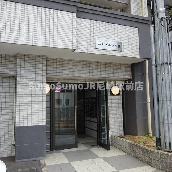 エナブル塚本Ⅱのエントランス|建物の内部です