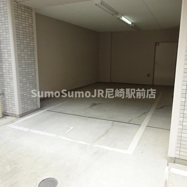 エナブル塚本Ⅱの駐車場|駐車場があるので、車を買う予定の方も安心です