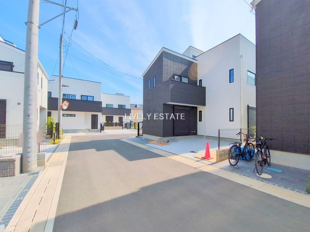 草加市花栗3丁目 新築分譲住宅 全9棟 9号棟の前面道路含む現地写真