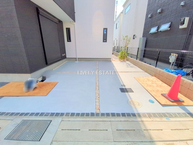 草加市花栗3丁目 新築分譲住宅 全9棟 9号棟の駐車場