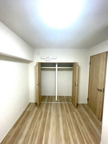 エクセレンス荒江の洋室