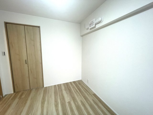 エクセレンス荒江の洋室