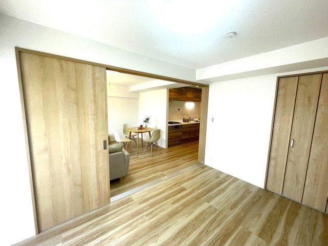 エクセレンス荒江の洋室