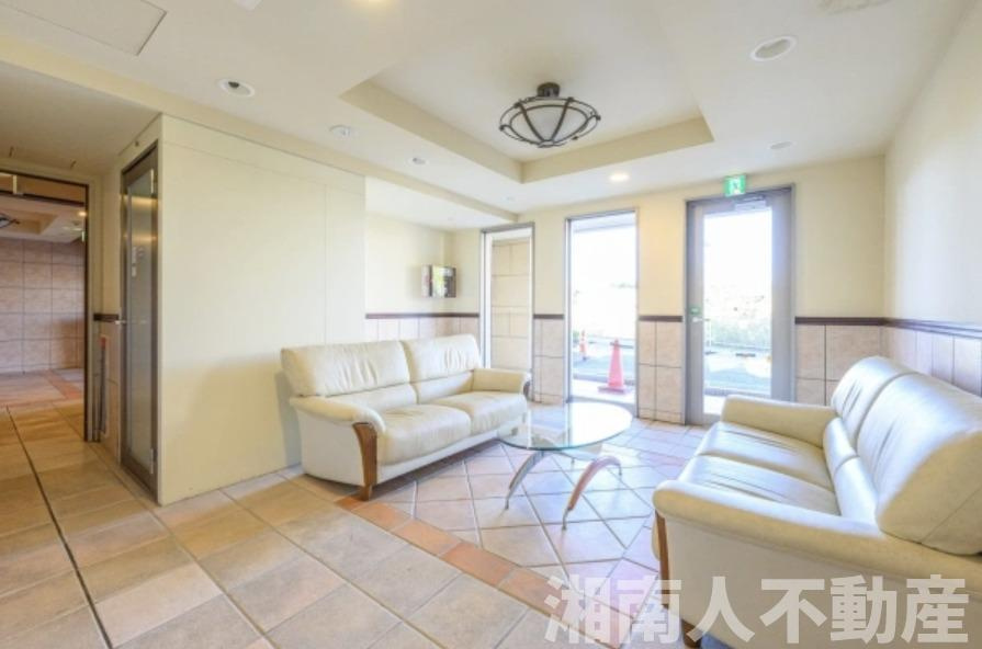 グランシティユーロリゾート葉山南の居間・リビング|ゆったりとした居間です