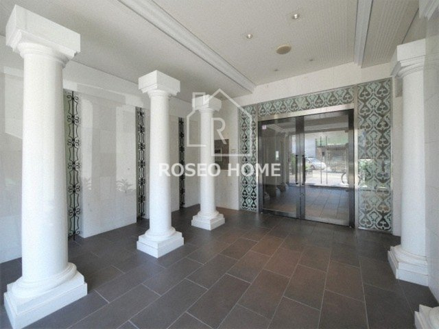 クリーデンス福島のエントランス