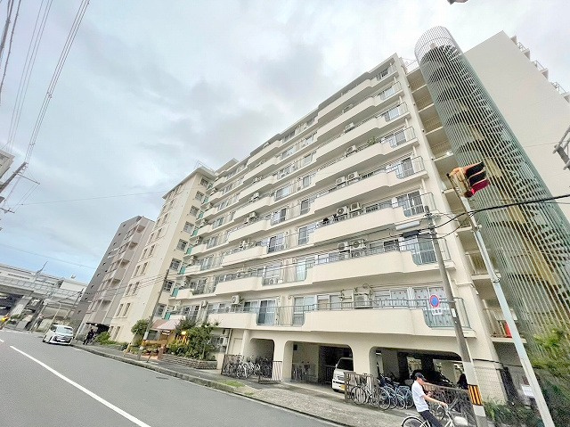プラザ新大阪の外観