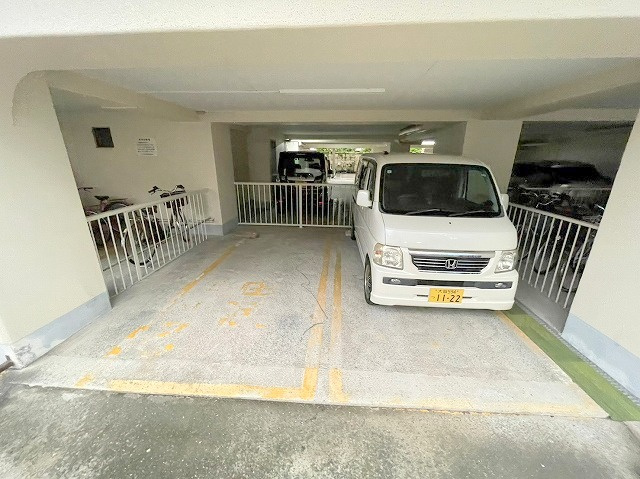 プラザ新大阪の駐車場