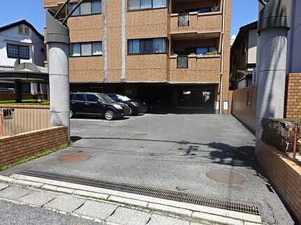 ライオンズマンション大竹(JS)の駐車場