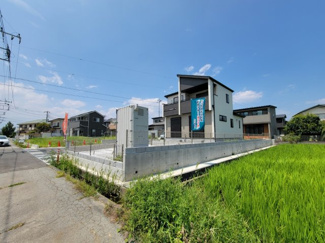 【外観】 | 南西角地の開放感・日当たりを是非ご体感ください。