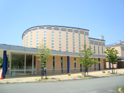 【周辺】 | レジデンスヒルズ・ＧＯＭＡ | 図書館（生涯学習センター）まで2,000ｍ