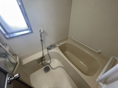 朝日プラザ京町の浴室|窓のある明るい浴室