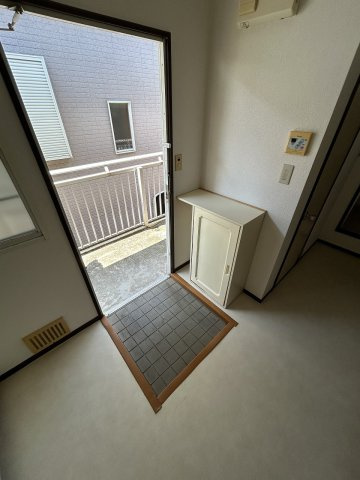 シティハイツ金杉の玄関