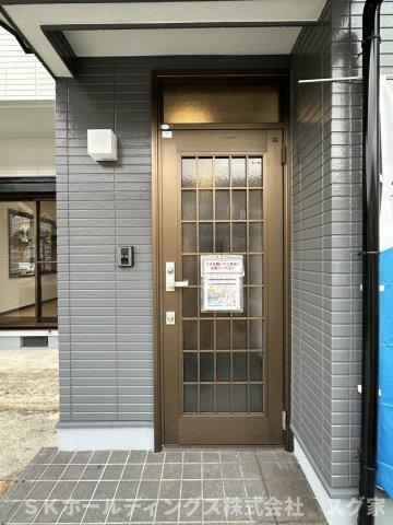 南丹市園部町小山西町柿ノ木谷　戸建ての玄関