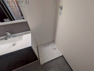 浴室全体を保温材で包み込むことで、入浴後も暖かさを保ち、カビの発生を抑えるパッキンを採用するなど、快適性と清潔さを両立した浴室です。