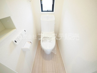 【トイレ】 | 現地写真（２階トイレ）温水洗浄便座を標準装備！