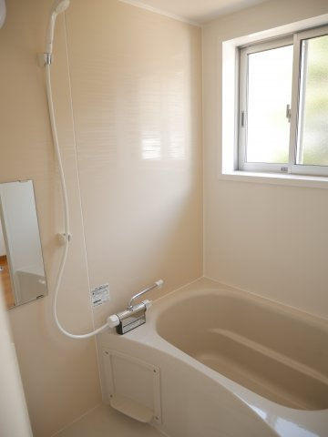 桜畠戸建ての浴室