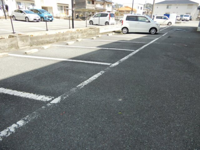 マンション堂本の駐車場