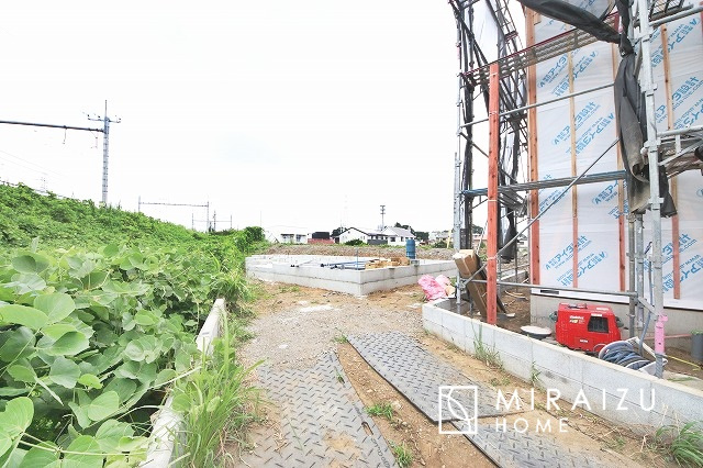 【外観】 | プライバシー性と開放感を高める住環境。陽当たりの良い開かれたロケーションを活かし、心地よい暮らしをプランニング