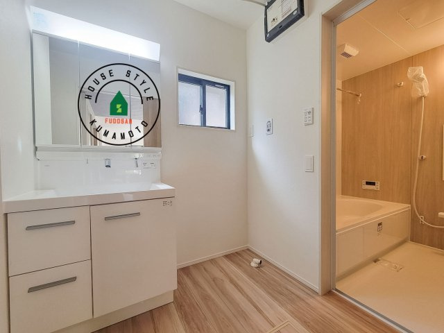 N・上益城郡益城町大字古閑第2-2棟（1号棟）　の脱衣所|ゆとりの洗面スペースで朝の身支度もスムーズに。暮らしを快適に変えるシャワー付洗面台です！