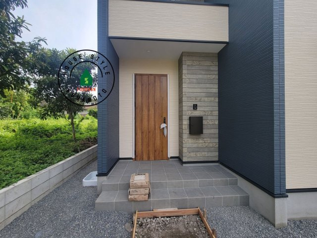 N・上益城郡益城町大字古閑第2-2棟（1号棟）　の玄関|おでかけの時も帰った時も、「我が家」を最初に感じでもらえる素敵な空間に。